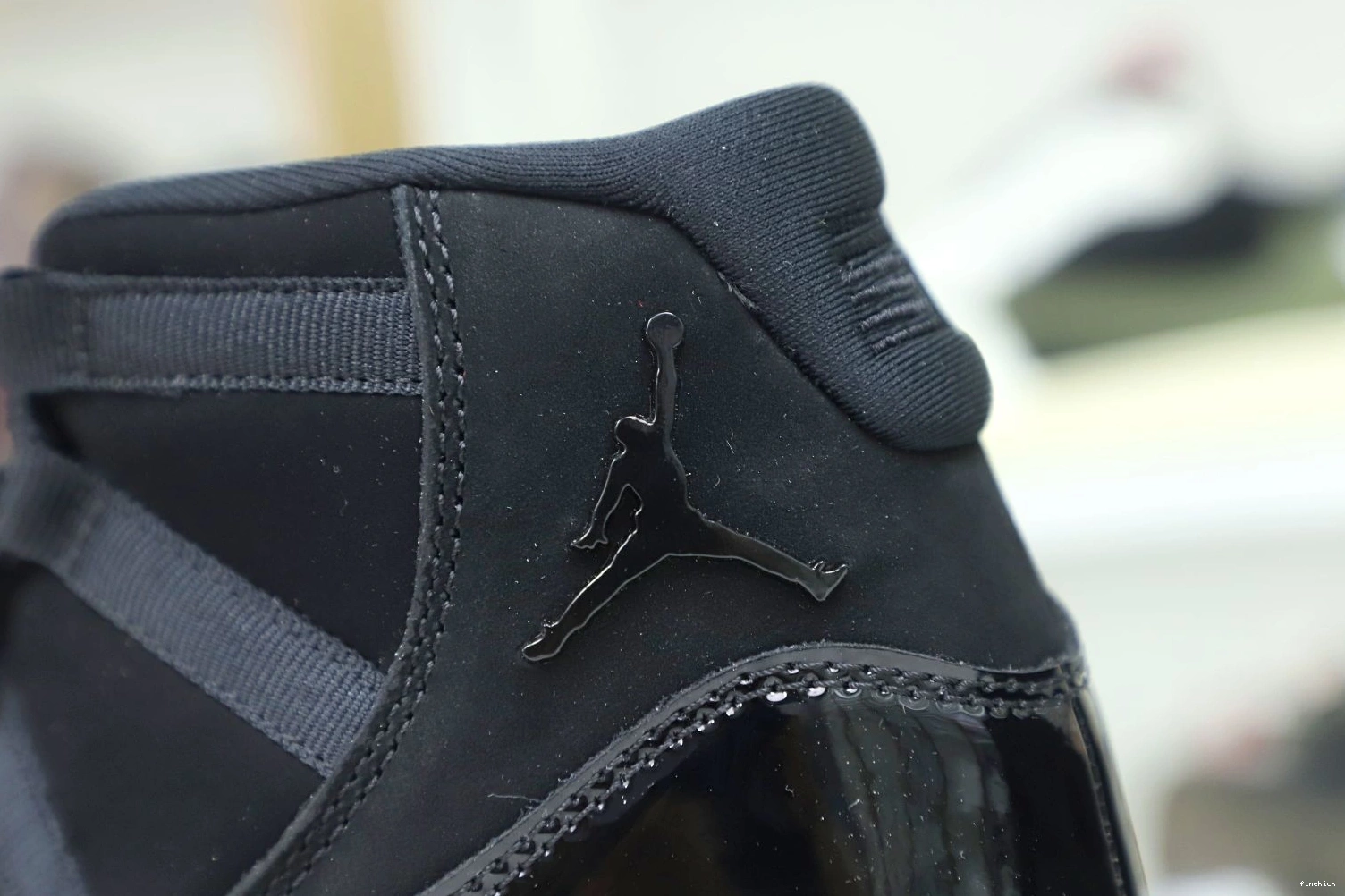 11 RETRO JORDAN GOWN' AIR 'CAP AND 0720